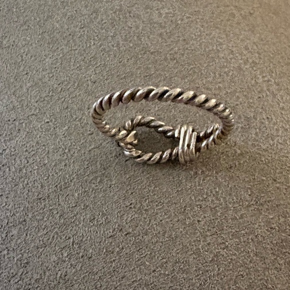 Jewelry - GUC twisted silver tone ring. Size 7